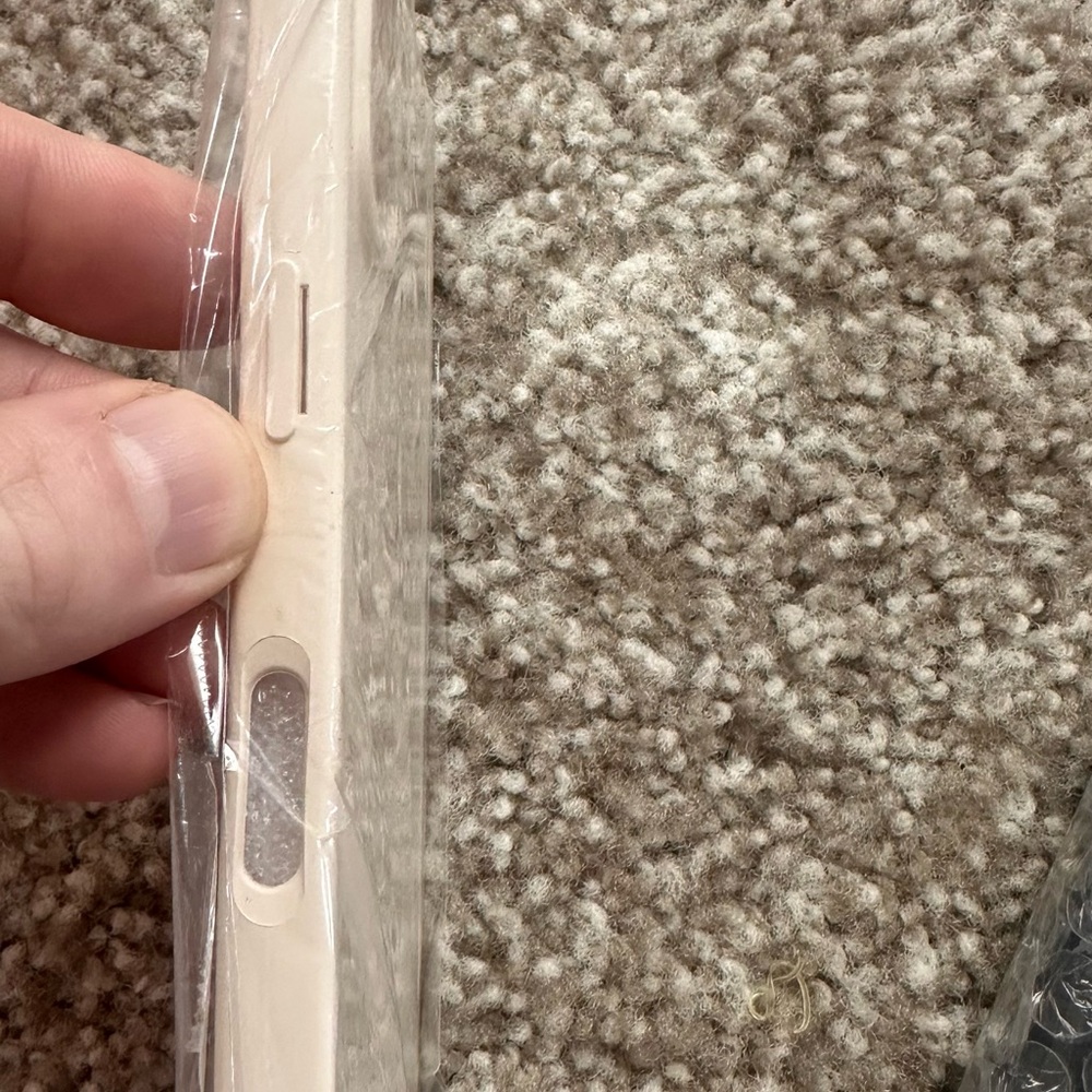 Liquid Ivory Magnetic Phone Case for iphone 16 - Picture 3 of 3